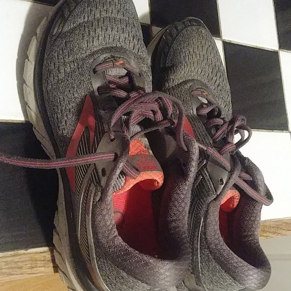Brooks Adrenaline GTS 18 shoes